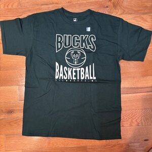 NWT Milwaukee Bucks Graphic Tee